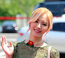 [BZ포토] 아나운서 정인영, 빠져드는 손인사