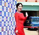 [BZ포토] 아나운서 신아영, 깨버린 금기…레드카펫 위 레드 드레스