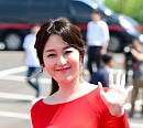 [BZ포토] 아나운서 신아영, 손끝에서 섹시함이 뚝뚝