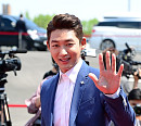 [BZ포토] 이태성, 쿨한 배우 손인사
