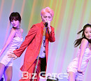 [BZ포토] '솔로' 종현, 댄서들과 함께