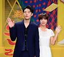 [BZ포토] 류준열-황정음, 어머 이건 꼭 봐야 해!
