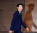 [BZ포토] 류준열, 공중파 첫 주연에 신난 발걸음