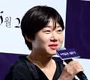[BZ포토] 인사말 전하는 '비밀은 없다' 이경미 감독