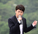 [BZ포토] 어반자카파 권순일, 두 눈 질끈 감고