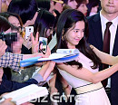 [BZ포토] 김태리, 신인답지 않은 팬서비스