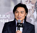 [BZ포토] 인사말 전하는 '사냥'의 이우철 감독