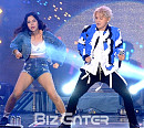 [BZ포토] 김준수, 女댄서와 함께 격렬한 댄스