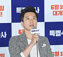 [BZ포토] 김명민, 감독님 연기 지도가 장난 아니었어요