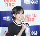 [BZ포토] 김향기, 기자들의 질문에 싱글벙글