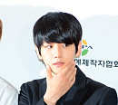 [BZ포토] 엑소 백현, 섹시한 턱 쓸어내리기