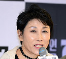 [BZ포토] 인사말하는 배우 손봉숙