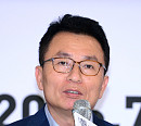 [BZ포토] 인사말 전하는 국립극장 안호상 극장장