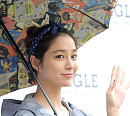 [BZ포토] 이민정, 인형의 손인사