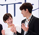 [BZ포토] 박소담-윤현민, 의사 포즈에 까르르