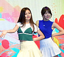 [BZ포토] 다이아 은채-유니스, 막내와 리더의 댄스