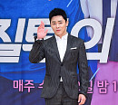 [BZ포토] 조정석, 시크한 손인사