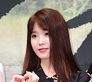 [BZ포토] 아이유, 청초한 손하트