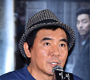 [BZ포토] '밀정' 김지운 감독, 공유가 지켜보고 있다!