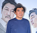 [BZ포토] 포토타임 갖는 김지운 감독