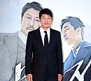 [BZ포토] 송강호, 말쑥한 수트 자태