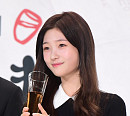 [BZ포토] 정채연, 함께 술잔 기울이고 싶은 비주얼