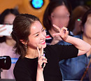 [BZ포토] 한지민, 팬들 향해 애교 발사