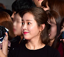 [BZ포토] 한지민, 팬들 함성에 놀란 토끼 눈