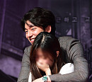 [BZ포토] 심장 녹아내리는 공유의 백허그