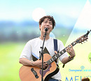 [BZ포토] 조형우, 설레는 기타 연주