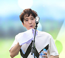 [BZ포토] 조형우, 팬들 열기에 땀이 뚝뚝