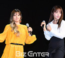 [BZ포토] 김주나-홍진영, 소속사 선후배의 흥겨운 춤판
