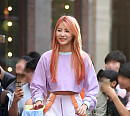 [BZ포토] 다이아 희현, 팬들 만날 생각에 가벼운 발걸음