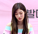 [BZ포토] 다이아 채연, 노량진 핵미모의 진지한 사인법