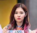 [BZ포토] 다이아 예빈, 큰 눈망울처럼 시원시원한 사인
