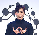 [BZ포토] 장동우, 손으로 만든 '인피니트' 로고
