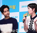 [BZ포토] 심은경, 이재진도 눈 못 떼는 꽃미모