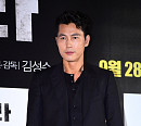 [BZ포토] 정우성, 올블랙에도 빛나는 외모