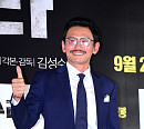 [BZ포토] 황정민, 천만배우의 엄지 척!