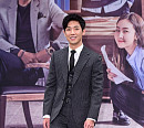 [BZ포토] 이준, 스트라이프 수트도 잘 어울려