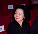 [BZ포토] 윤정희, 데뷔 50주년이 믿기지 않아~
