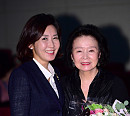 [BZ포토] 윤정희 데뷔 50주년 특별전 보러 온 나경원 의원