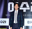 [BZ포토] 이정재, 상의는 삼촌 하의는 조카
