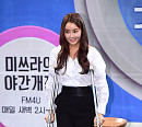 [BZ포토] 정유미, 발목 부상에도 환한 미소