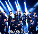 [BZ포토] 소년24 유닛 옐로우+스카이, 조명 아래 칼군무