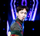[BZ포토] 샤이니 키, 섹시한 재킷 탈의