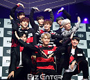 [BZ포토] SF9, 신인다운 하트 포즈