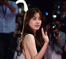 [BZ포토] 한효주, 여신의 파격 백리스
