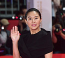 [BZ포토] 예지원, 고품격 손인사