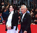 [BZ포토] 신성일, 미모의 여성과 함께 레드카펫 나들이